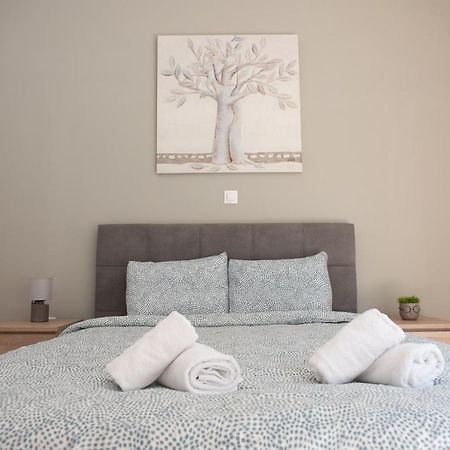 Newly Renovated Flat 500M From Subway Station Atenas Exterior foto