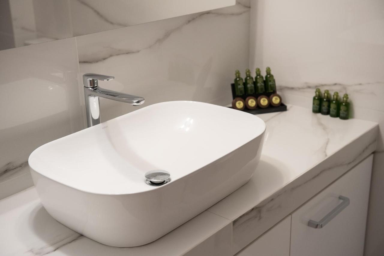 Newly Renovated Flat 500M From Subway Station Atenas Exterior foto