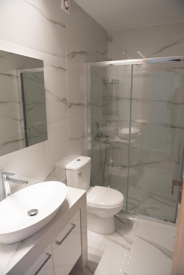Newly Renovated Flat 500M From Subway Station Atenas Exterior foto