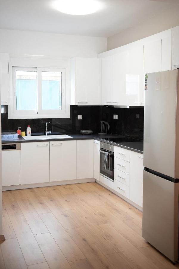 Newly Renovated Flat 500M From Subway Station Atenas Exterior foto